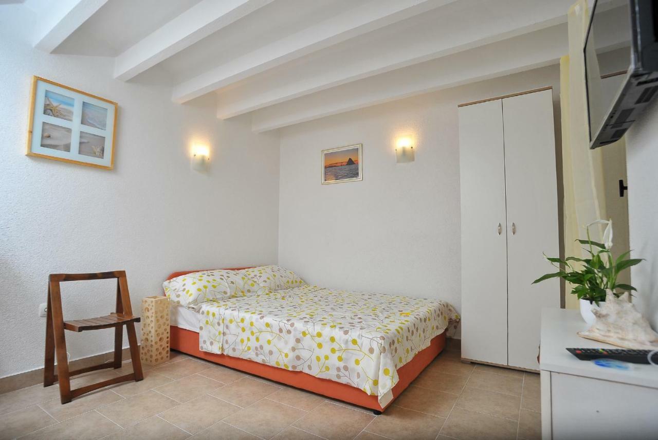 Apartments Sonia & Ana Trogir Ngoại thất bức ảnh